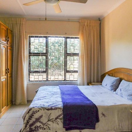 Mama Mia Cottages Oslo Beach Port Shepstone Exterior photo