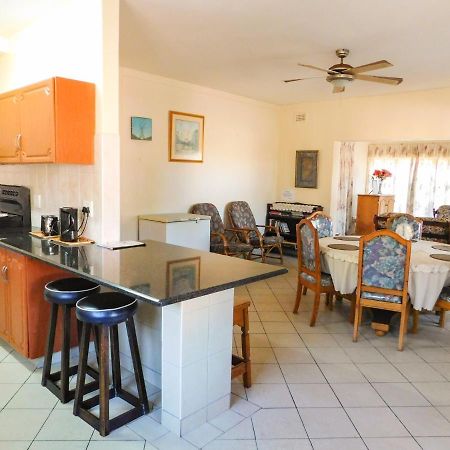 Mama Mia Cottages Oslo Beach Port Shepstone Exterior photo