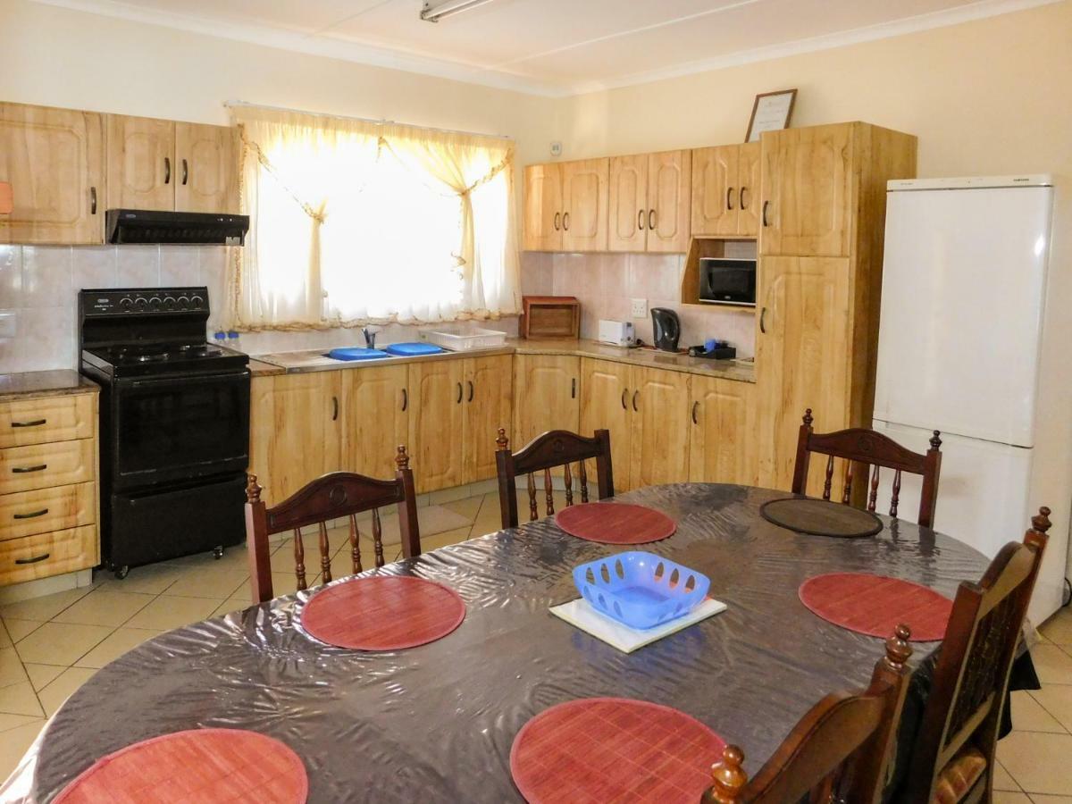 Mama Mia Cottages Oslo Beach Port Shepstone Exterior photo