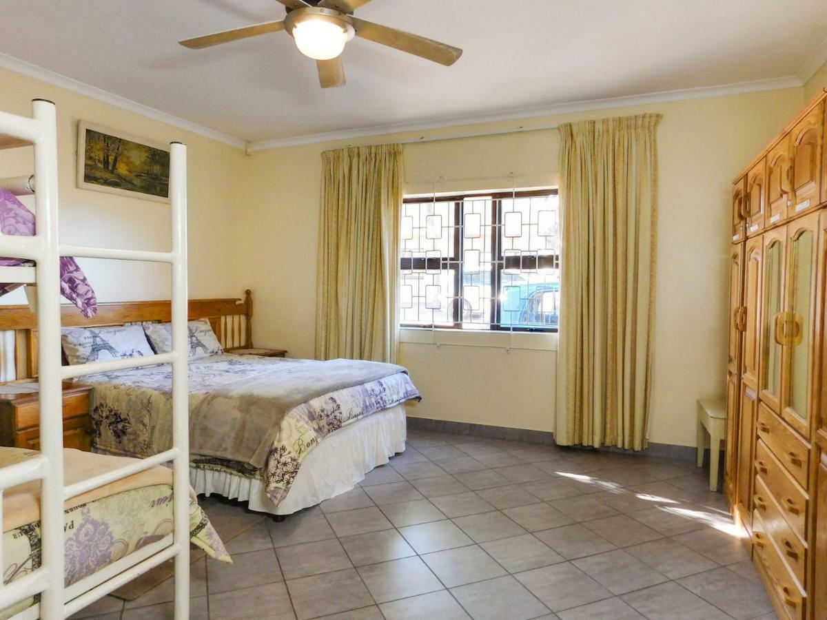 Mama Mia Cottages Oslo Beach Port Shepstone Exterior photo