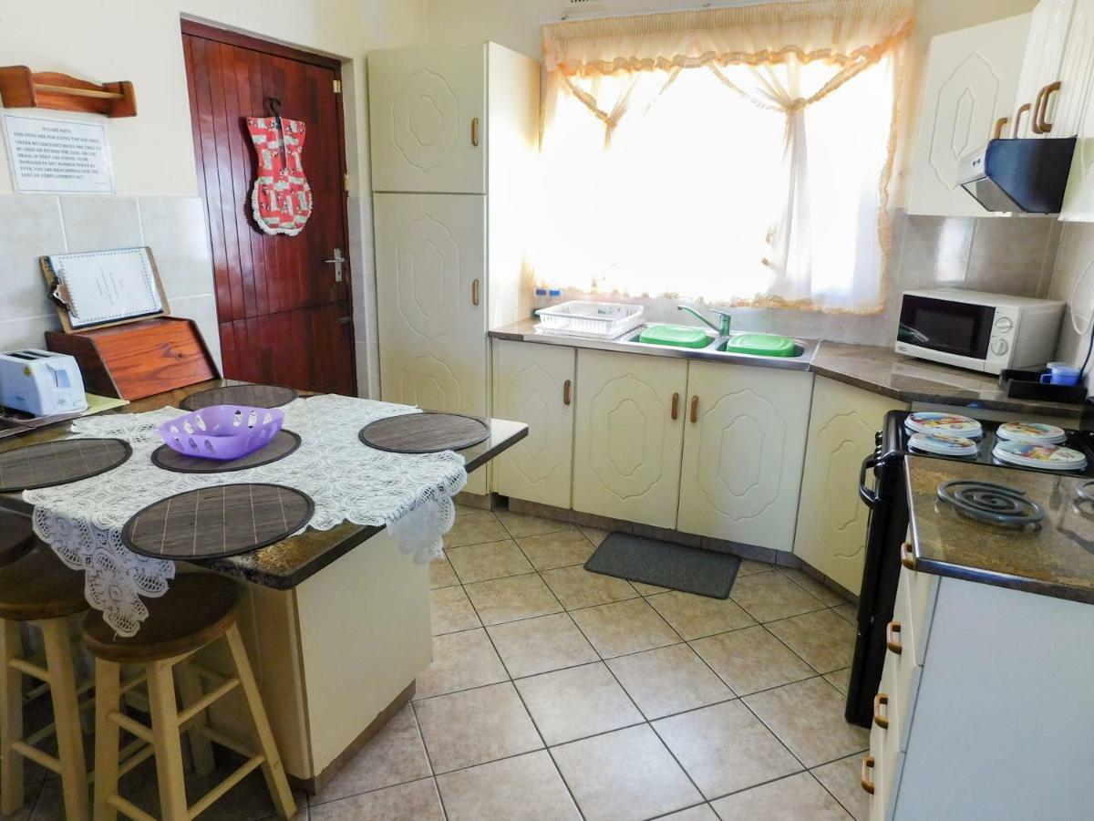 Mama Mia Cottages Oslo Beach Port Shepstone Exterior photo