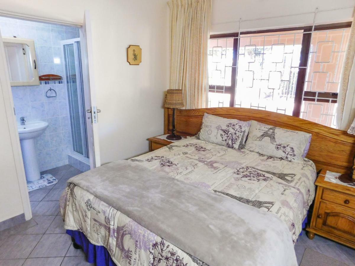 Mama Mia Cottages Oslo Beach Port Shepstone Exterior photo