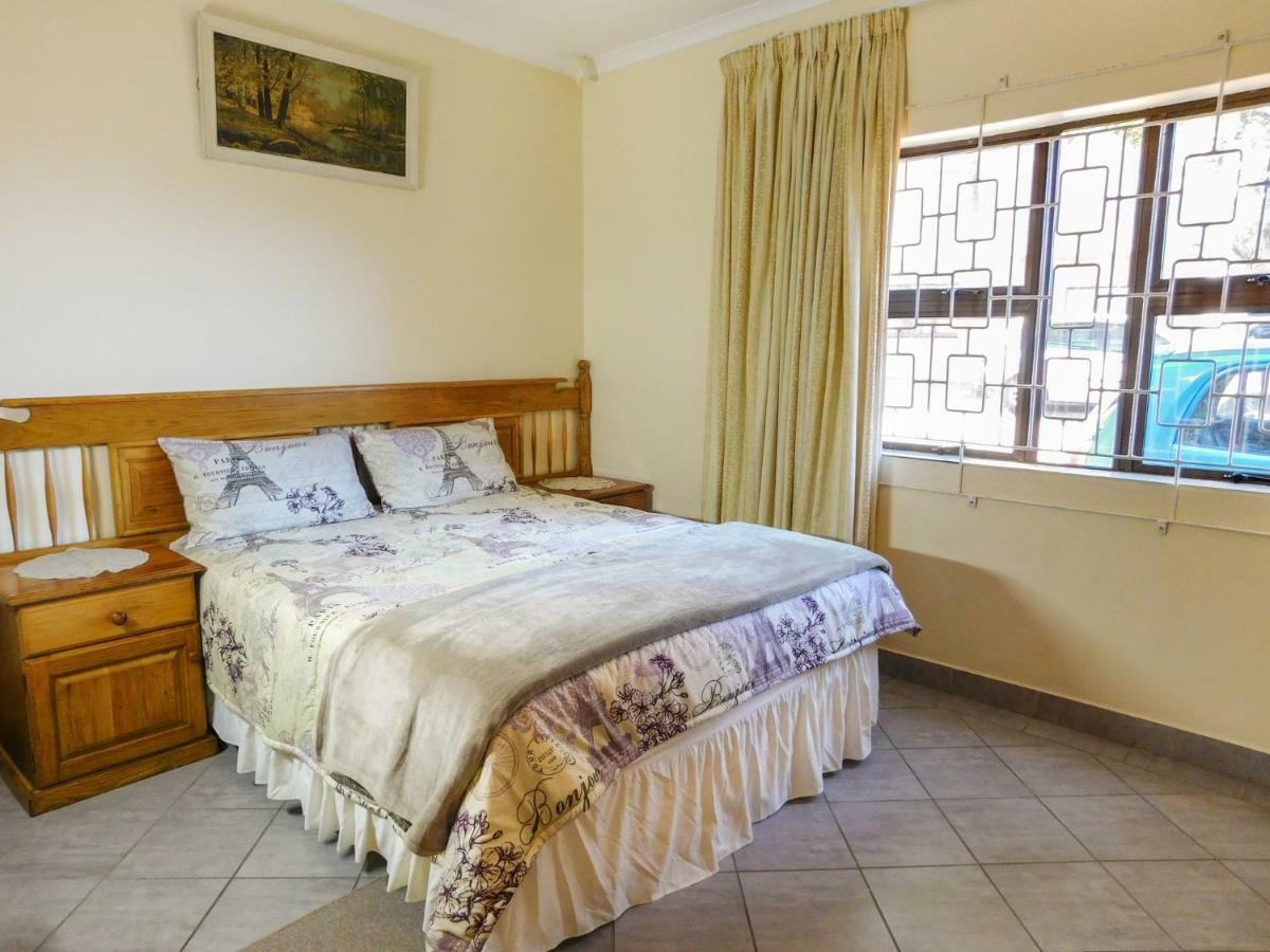 Mama Mia Cottages Oslo Beach Port Shepstone Exterior photo
