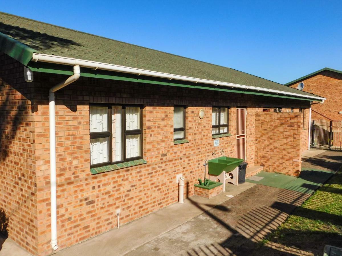 Mama Mia Cottages Oslo Beach Port Shepstone Exterior photo