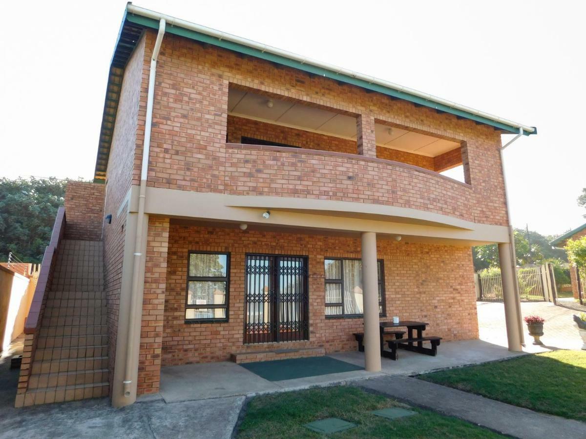 Mama Mia Cottages Oslo Beach Port Shepstone Exterior photo