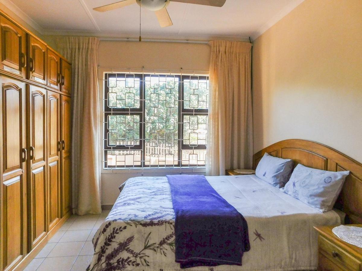 Mama Mia Cottages Oslo Beach Port Shepstone Exterior photo