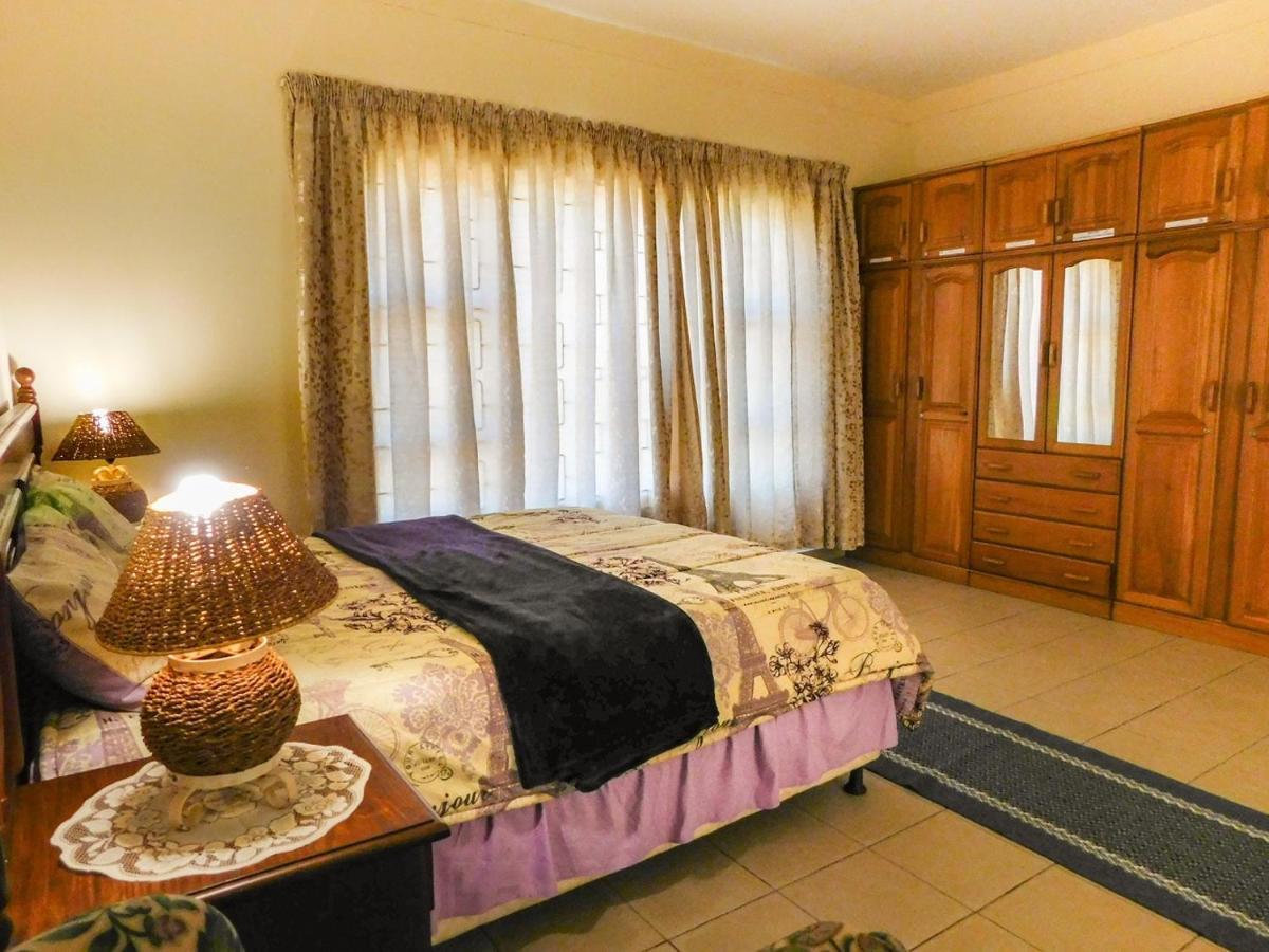 Mama Mia Cottages Oslo Beach Port Shepstone Exterior photo