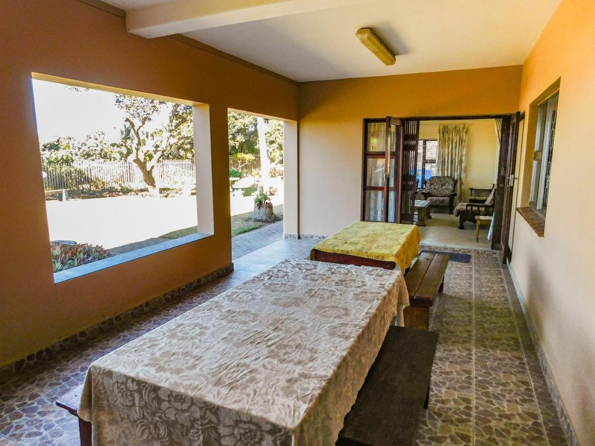 Mama Mia Cottages Oslo Beach Port Shepstone Exterior photo