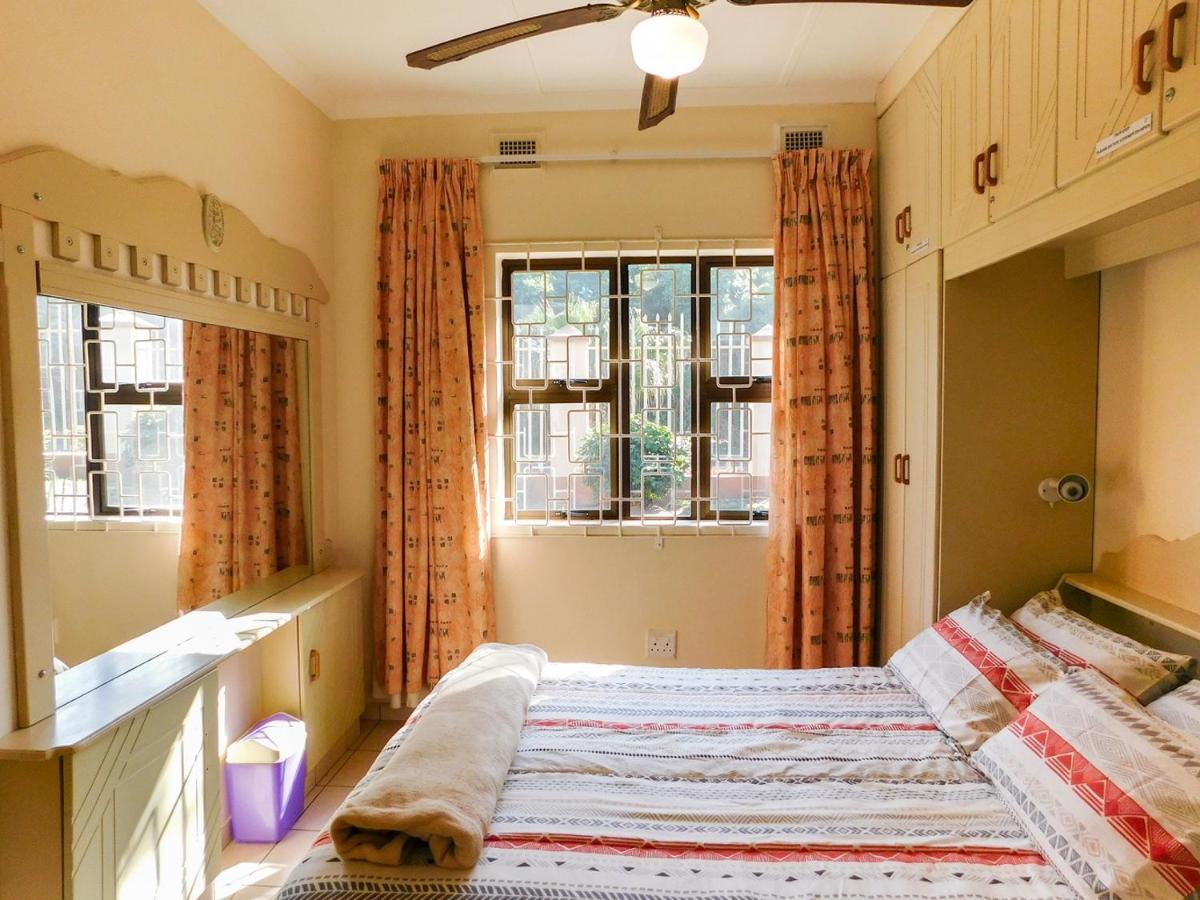 Mama Mia Cottages Oslo Beach Port Shepstone Exterior photo