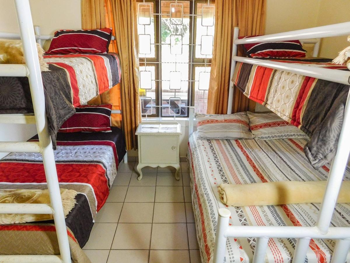 Mama Mia Cottages Oslo Beach Port Shepstone Exterior photo