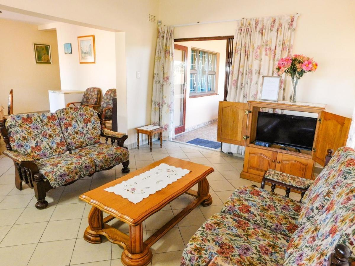 Mama Mia Cottages Oslo Beach Port Shepstone Exterior photo