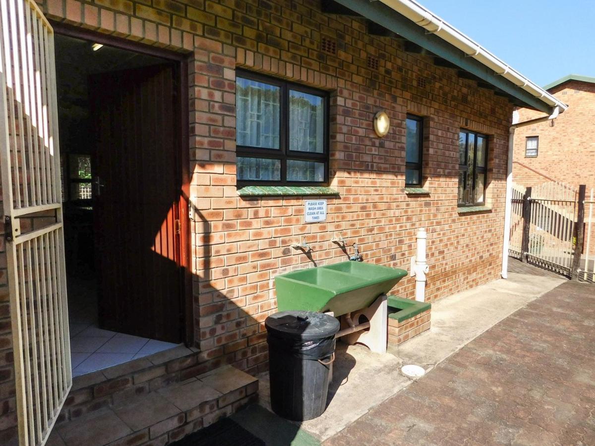 Mama Mia Cottages Oslo Beach Port Shepstone Exterior photo